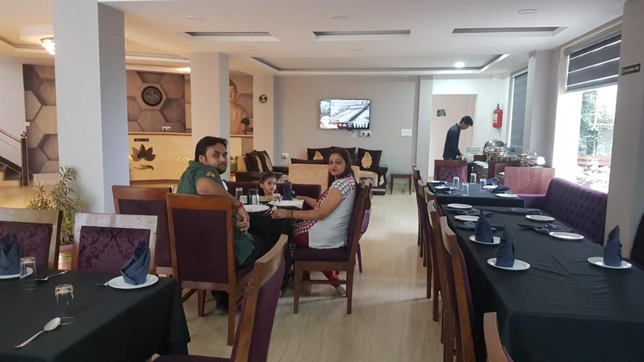 Ak Continental - Mcleodganj Otel Dharamshala Dış mekan fotoğraf