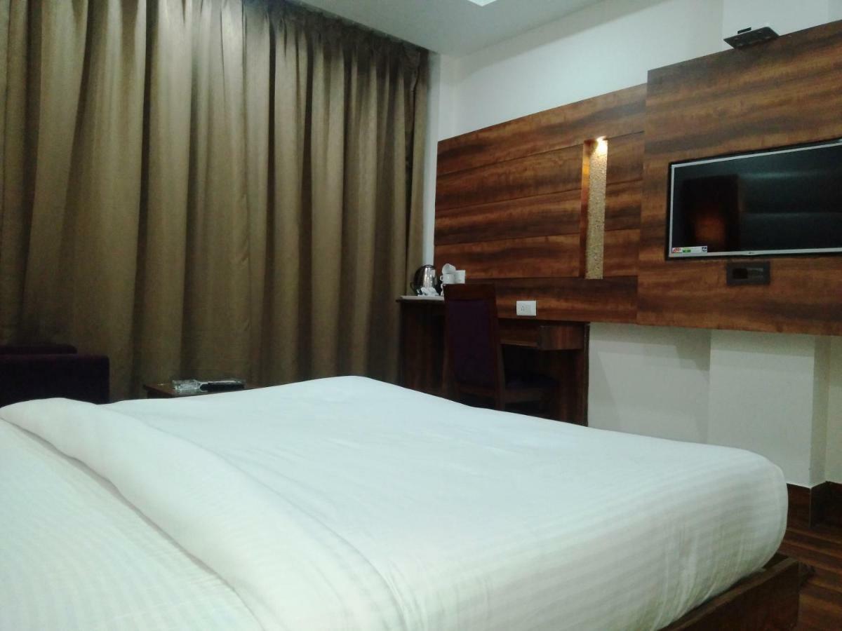 Ak Continental - Mcleodganj Otel Dharamshala Dış mekan fotoğraf