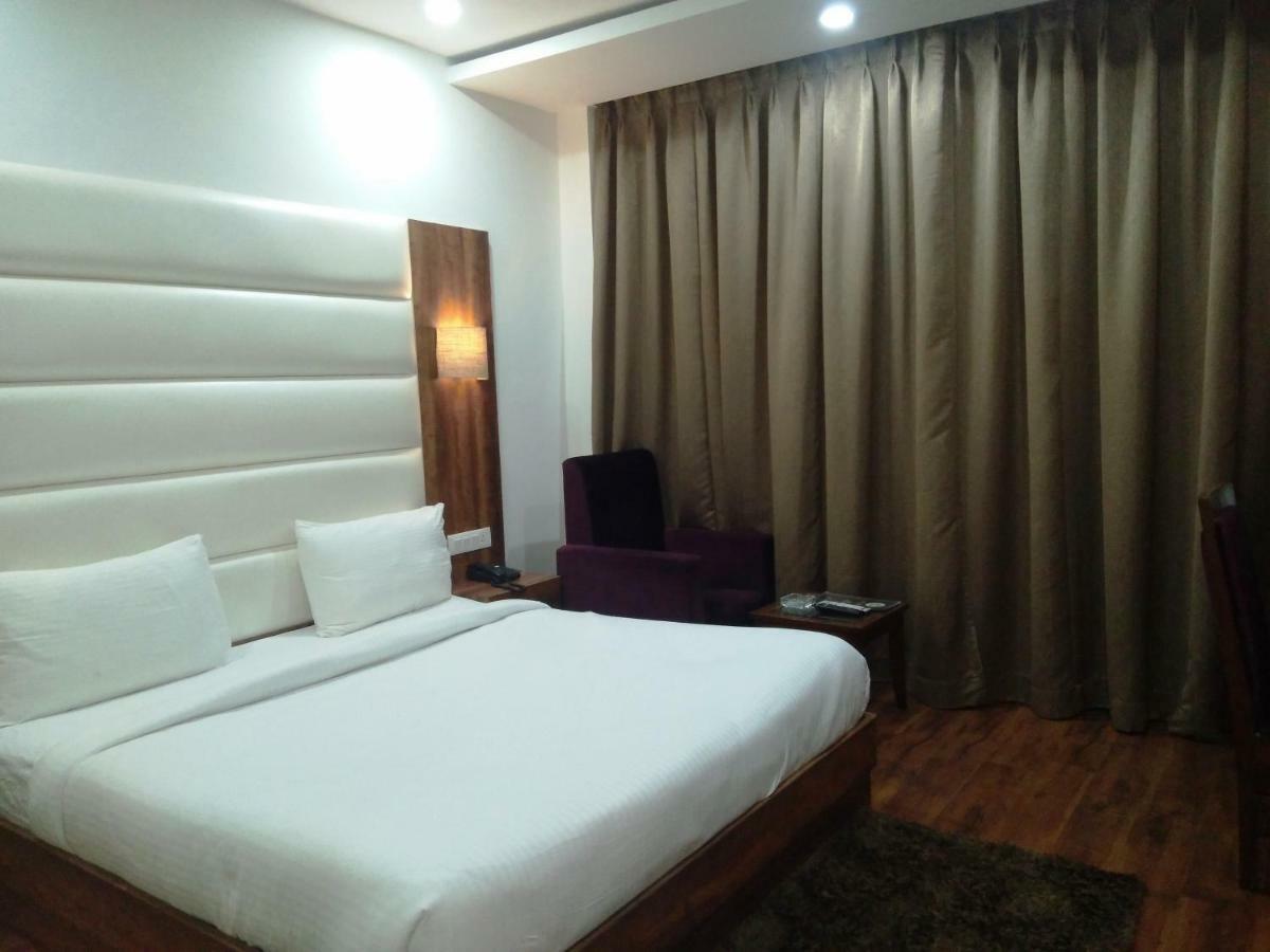 Ak Continental - Mcleodganj Otel Dharamshala Dış mekan fotoğraf