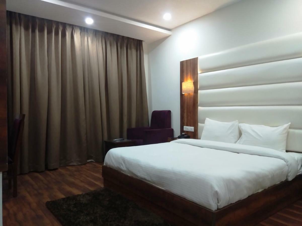 Ak Continental - Mcleodganj Otel Dharamshala Dış mekan fotoğraf