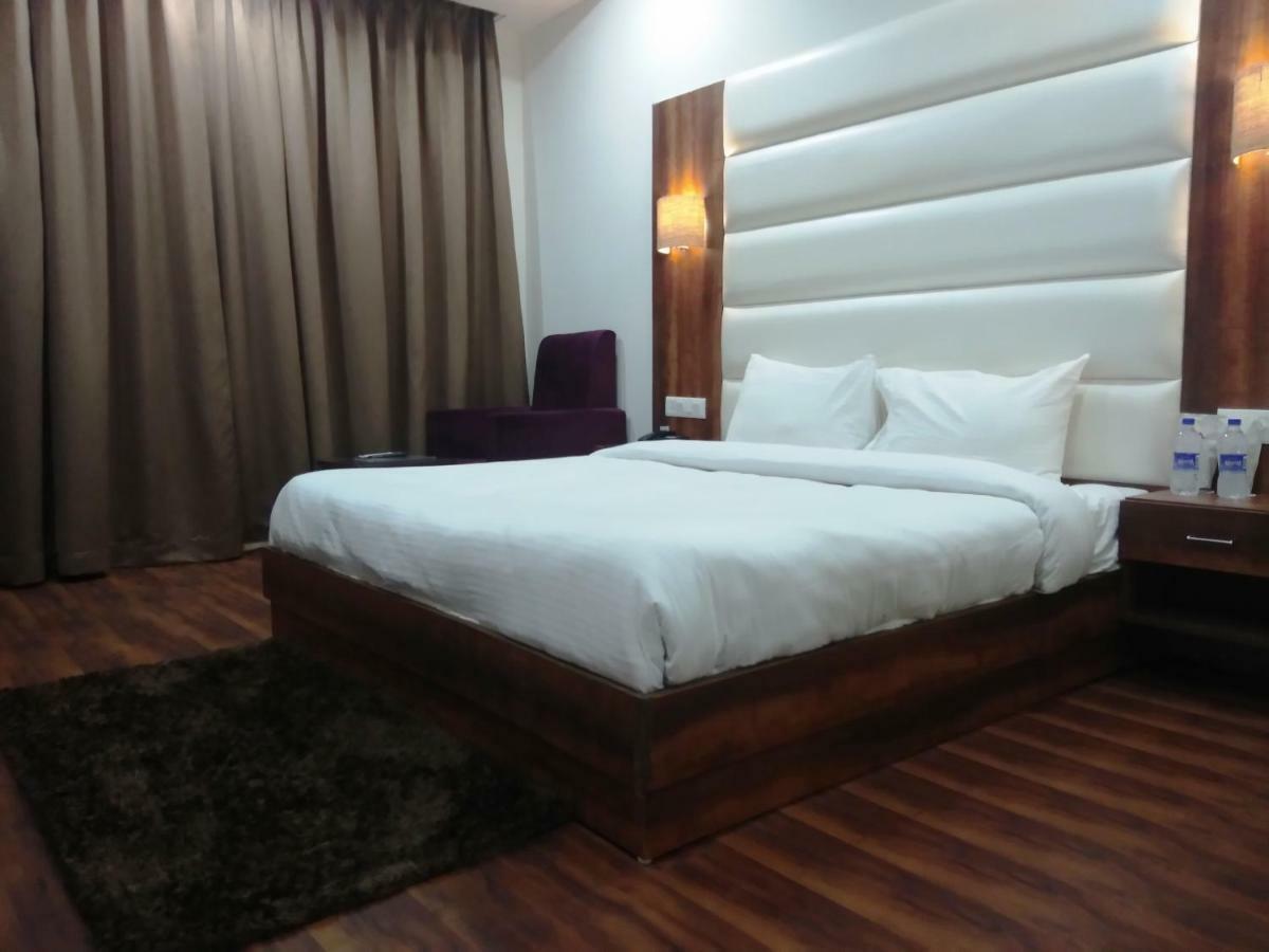 Ak Continental - Mcleodganj Otel Dharamshala Dış mekan fotoğraf